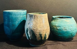 lot 142 image: Set of 3 Artisan Pottery Vessels by Mary Anderson