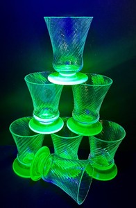 lot 144 image: Set of 6 Vintage Tiffin-Franciscan Green Spiral Optic Juice Glasses