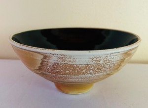 lot 66 image: Handcrafted Studio Pottery Bowl Signed
