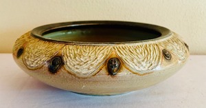 lot 55 image: Colleen Riley Studio Pottery 10-Inch Decorative Ceramic Bowl