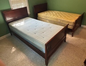 lot 9 image: Pair of Vintage Twin Beds with Wood Headboards and Footboards