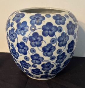 lot 48 image: Blue and White Porcelain Vase with Floral Design
