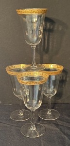 lot 98 image: Set of 4 Vintage Stemware Glasses with Gold Trim