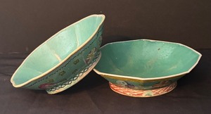 lot 104 image: Pair of Vintage Asian Style Decorative Bowls