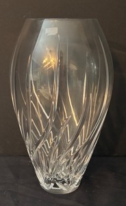 lot 116 image: Marquis by Waterford Wyndmere Lead Crystal Vase
