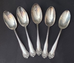 lot 121 image: Set of 5 Vintage Sterling Silver Spoons with Floral Handle Design