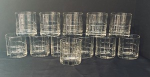 lot 176 image: Set of 12 Anchor Hocking Tartan Lowball Tumblers