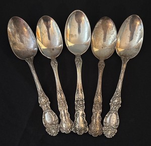 lot 217 image: Set of 5 Vintage Sterling Silver Spoons Ornate Design