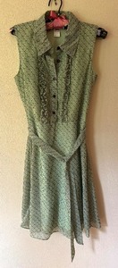lot 231 image: dBy Sleeveless Green Patterned Dress Size 8 with Ruffle Detail
