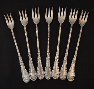 lot 236 image: Set of 7 Vintage Rogers AA Ornate Seafood Forks