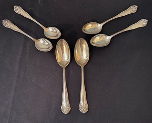 lot 285 image: Set of 6 Sterling Silver Spoons with Ornate Floral Pattern