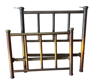 lot 370 image: Vintage Twin Metal Headboard and Footboard Set