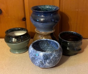 lot 380 image: Set of 5 Mary Anderson Handcrafted Pottery Bowls