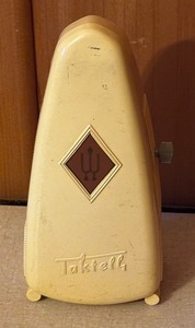lot 384 image: Vintage Wittner Taktell Metronome