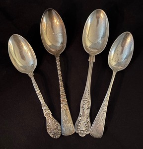 lot 394 image: Set of 4 Sterling Silver Spoons with Ornate Patterns