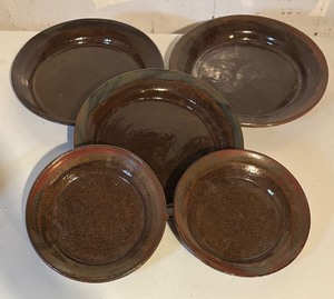 lot 426 image: Set of 5 Mary Anderson Handmade Pottery Plates