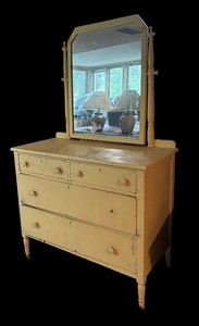 lot 433 image: Vintage Wooden Dresser with Mirror