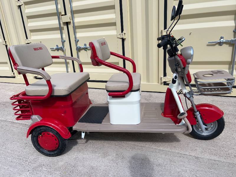 lot 2340 image: 2025 SDLANCH Electric Tricycle Mini Golf Cart (IRGC40) - Red