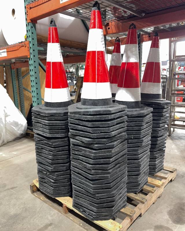 lot 9329 image: SDLANCH Safety Traffic Cones (IRSTC) - both pallets