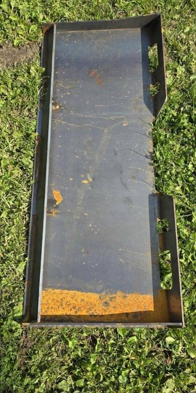 lot 1968 image: YINTATECH 14 Universal Quick Attach Mount Plate (QMP3-16-6T)