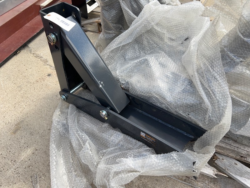 lot 7204 image: VEVOR 32inch Hydraulic Backhoe Excavator Thumb (FCM-31-32IN)