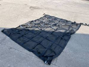 lot 413 image: Heavy-Duty Black Cargo Net with Hooks for Securing Loads