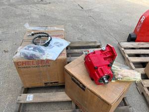 lot 425 image: Chelsea Power Take-Off, Model 280, Red, New, with Accessories