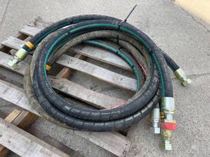 lot 440 image: Hydraulic Hoses with SAE 100R4 Labeling and Fittings