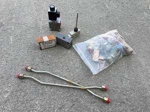 lot 447 image: Hydraulic Components Including Dynex 1054.206 High Pressure Block