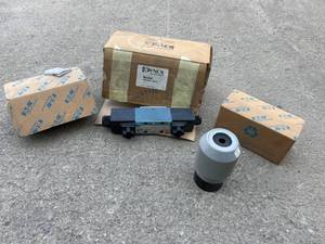 lot 448 image: Dynex 6550-HP03-12HD-20 Hydraulic Valve with Components