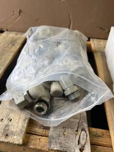 lot 488 image: Bag of SMA16 Hydraulic Fittings with Mixed Components