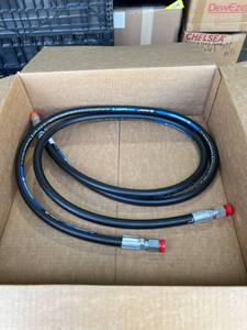 lot 506 image: Gates MegaSys Mega3000 Hydraulic Hoses, Two Pieces, 23.3 MPa Pressure Rating