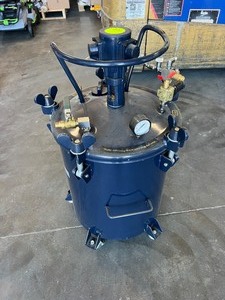 lot 25 image: 10 Gallon Portable Pressure Pot