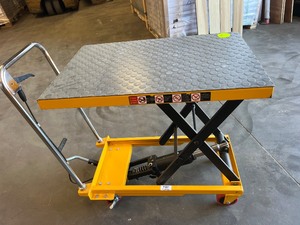 lot 34 image: Hydraulic Lift Table 330500 LBS Single Scissor