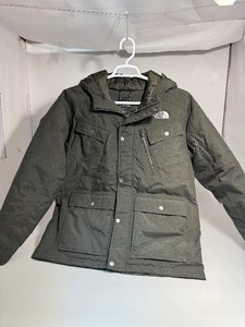 lot 24 image: Mens Medium North Face Jacket