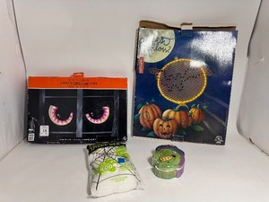 lot 26 image: Halloween Decor
