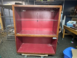 lot 27 image: Display Shelf