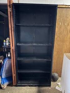 lot 28 image: Metal Shelf