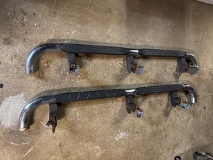 lot 32 image: Assist Step Bar