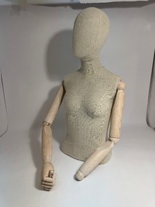 lot 33 image: Mannequin