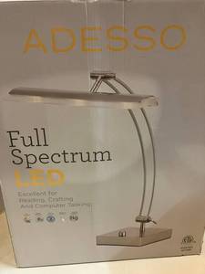 lot 7 image: Full Spectrum LED Lamp