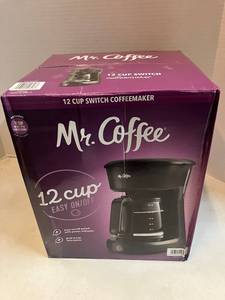 lot 28 image: 12 Cup Coffeemaker