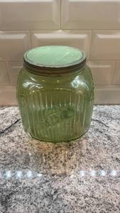 lot 46 image: Vintage Ribbed Vaseline Uranium Glass Canister Jar