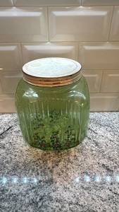 lot 53 image: Vintage Ribbed Vaseline Uranium Glass Canister Jar