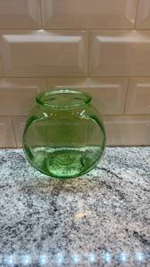 lot 58 image: Green Glass Uranium Glass Fish Bowl 5.5 x 5.25 Inch