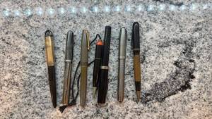 lot 90 image: Collection of 7 Vintage Fountain and Ballpoint Pens