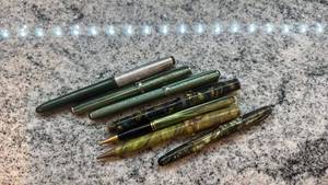 lot 91 image: Collection of 7 Vintage Fountain and Ballpoint Pens