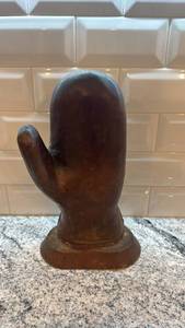 lot 122 image: Vintage Metal Glove Form by Krocne, 12 Inch