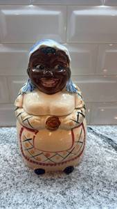 lot 136 image: Vintage Ceramic Mammy Cookie Jar 9.5 in Tall with Chip and Crazing