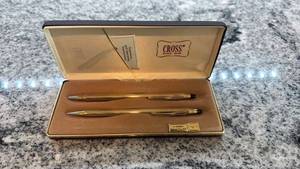 lot 148 image: Cross 10 Karat Gold Filled Pen and Pencil Set in Presentation Box